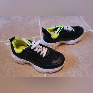 Cape Robbin Ignite  in black & lime color sneakers 👟